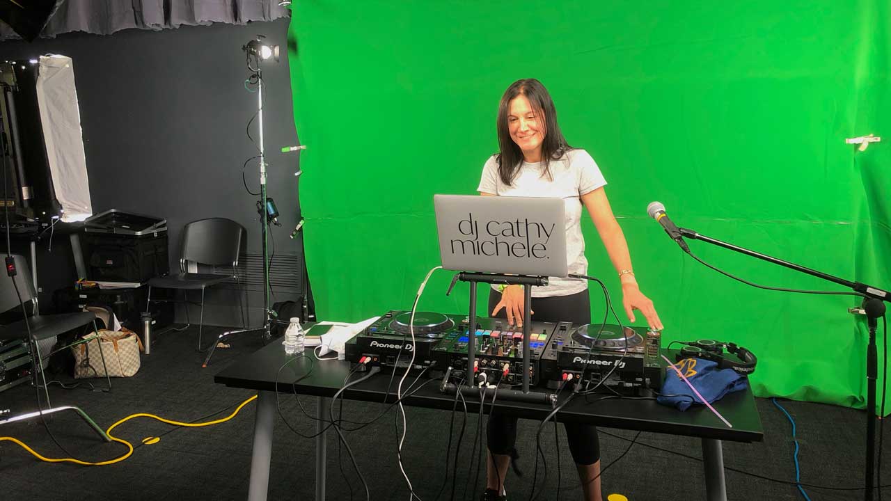 Green screen to create virtual set for live stream broadcast